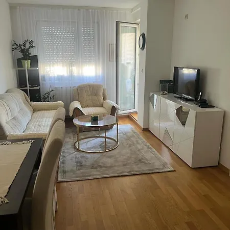 La Casa Stan Na Dan Apartment *